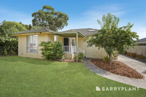1/23 Aisbett Ave (1/15)