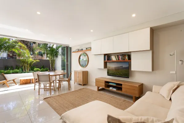 1/8 Jaques Avenue (1/8)