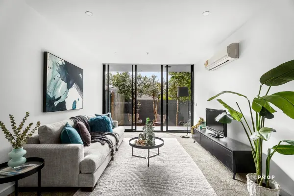 1/802 Elgar Road (1/15)