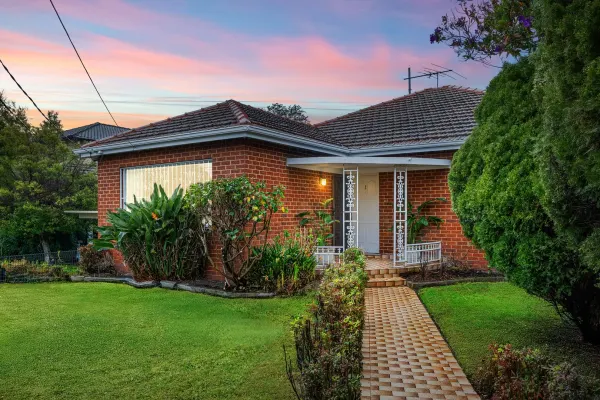 1 Waterside Crescent (1/13)