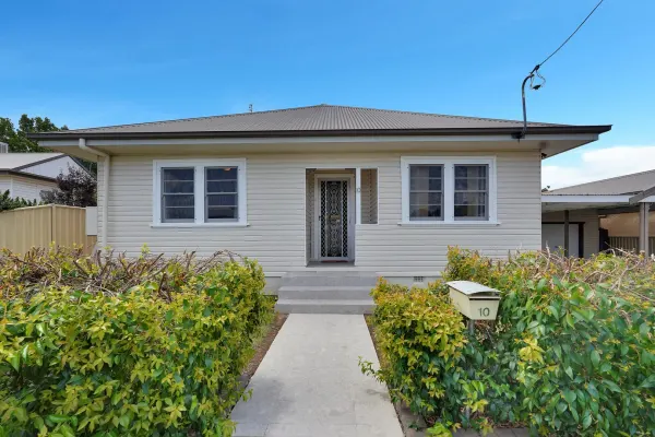 10 Cobley Avenue (1/24)