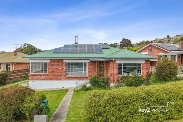 10 Fairway Crescent (1/21)