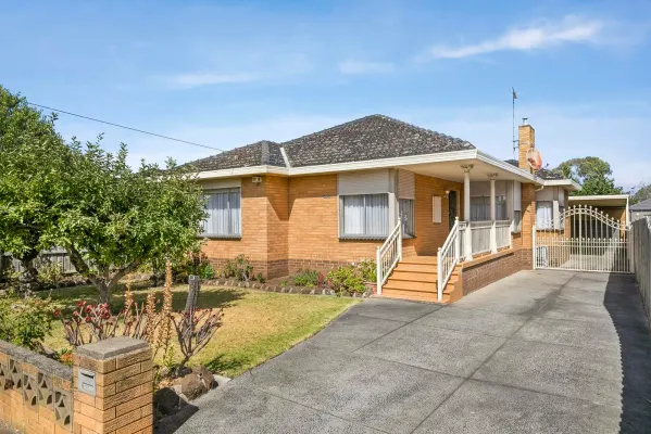 105 Bowes Avenue (1/11)