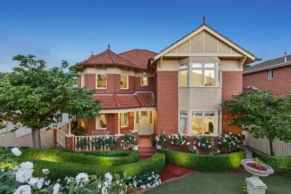 105 Templewood Crescent (1/25)