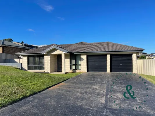 108 Dalyell Way (1/16)