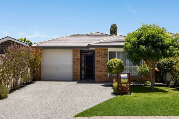 10A Chifley Avenue (1/19)