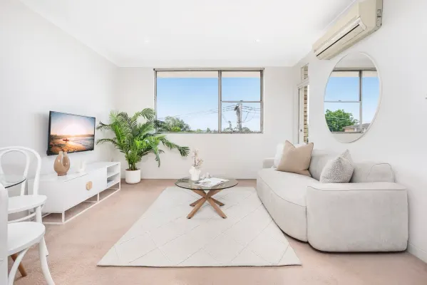 11/23 Meriton Street (1/8)