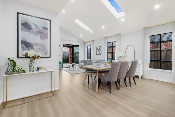 11 Bobbie Street (1/24)