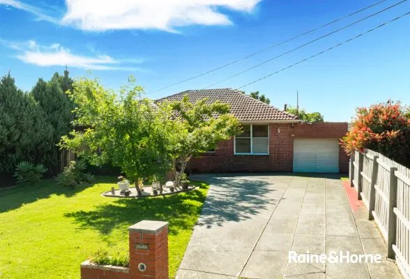 11 LIQUIDAMBER AVENUE (1/9)