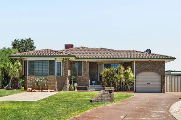 11A Sparrow Way (1/32)