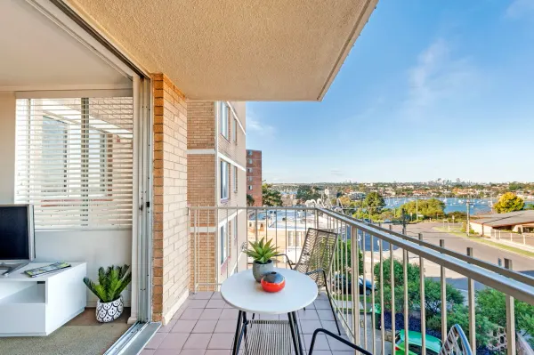 12/1 Bortfield Drive (1/9)