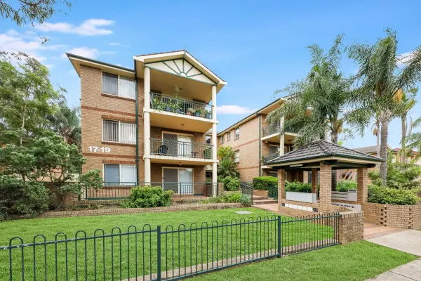 12/17 Shenton Avenue (1/9)