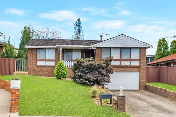 12 Albany Close (1/8)
