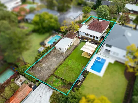 12 Canoon Road (1/1)