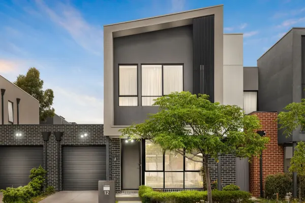 12 Dianella Street (1/11)