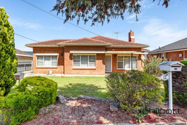 12 Tralee Avenue (1/23)