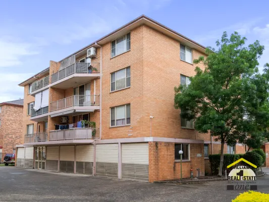 129/1 Riverpark Drive (1/11)