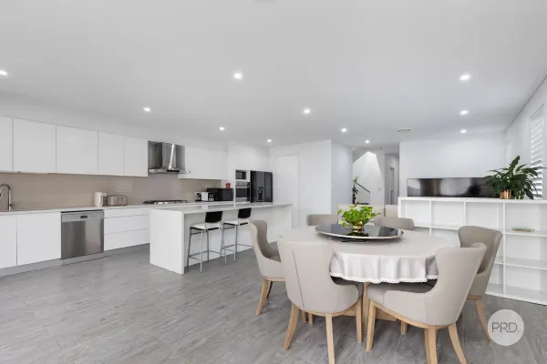 12A Olive Crescent (1/12)