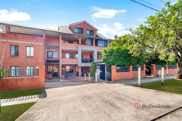 13/409 Hume Highway (1/8)