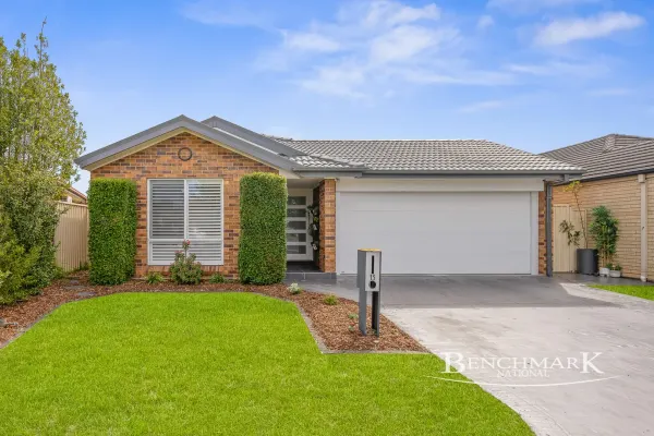 13 Jenolan Court (1/17)