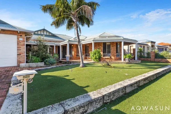 13 Mustique Mews (1/18)