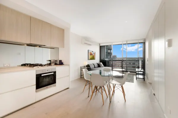 1310S/883 Collins Street (1/25)