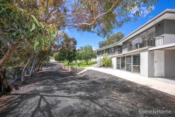 133 Bulla Road (1/21)