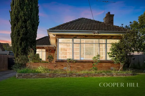 1333 Toorak Road (1/10)