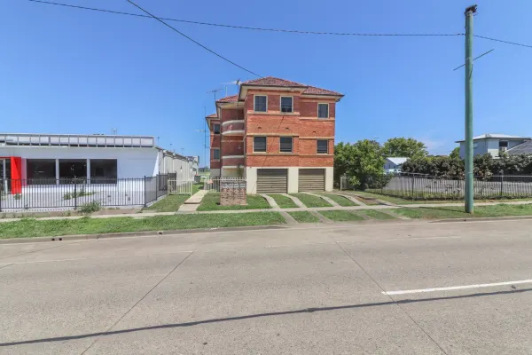 136 Belgrave St (1/13)