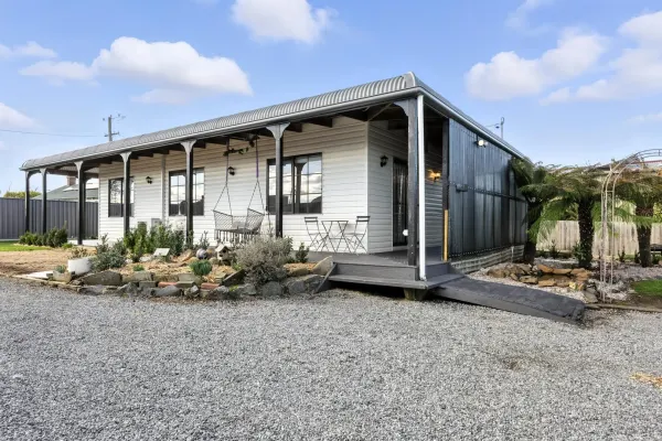 14 Meander Valley Road (1/29)