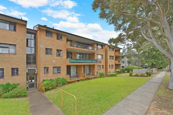 15/75-79 Florence Street (1/7)