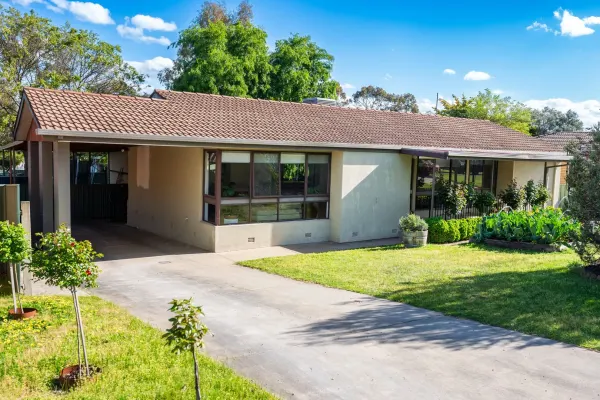 15 Ringwood Crescent (1/12)