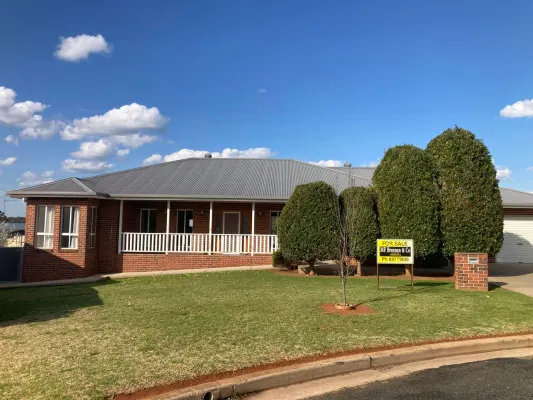 15 Williams Street (1/17)
