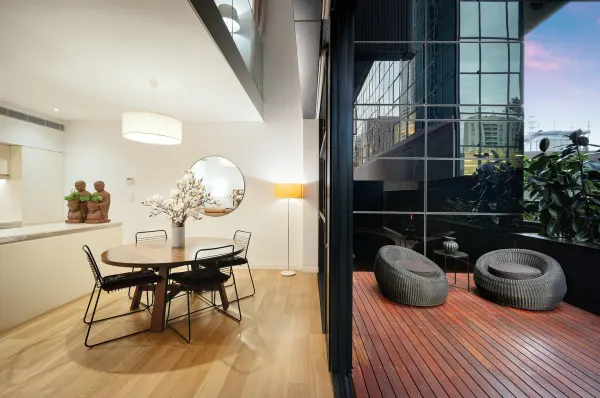 1510/101 Bathurst Street (1/17)