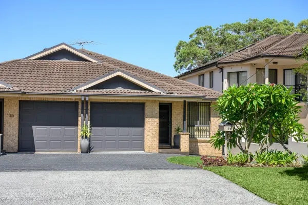 15a Matthews Avenue (1/12)