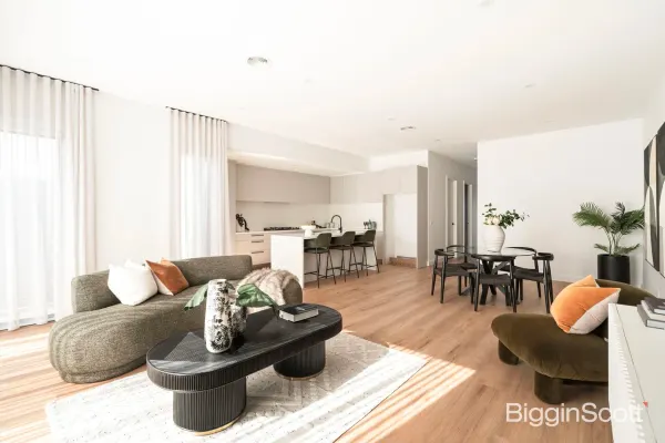 15B Cooper Avenue (1/18)
