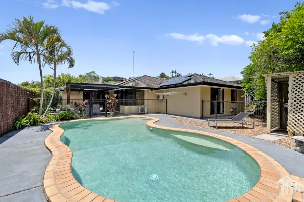 16 Grassmere Court (1/16)