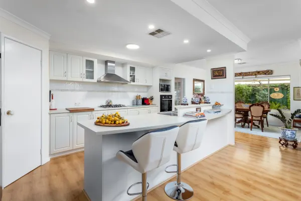 17 Beachgrove Place (1/1)