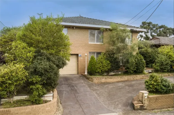 17 Corella Street (1/10)