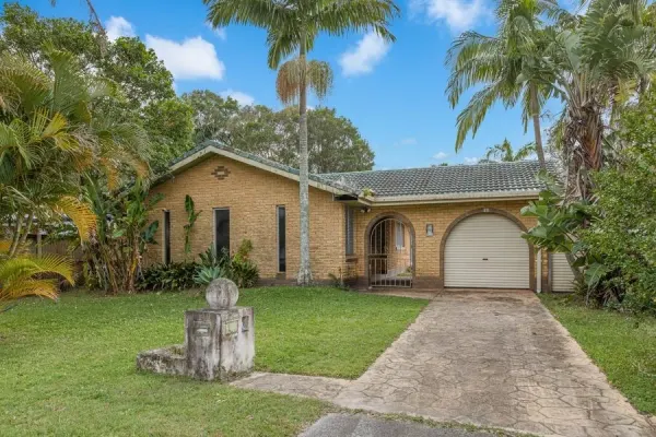 17 Lakes Drive (1/14)