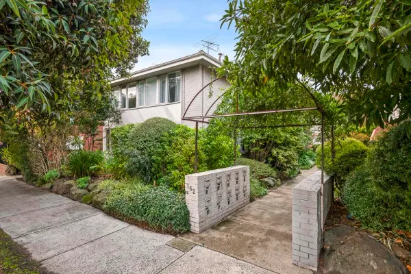18/162 Brighton Road (1/8)