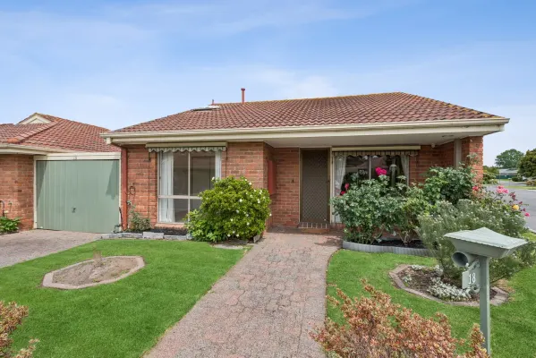 18/52-70 Centre Dandenong Road (1/9)