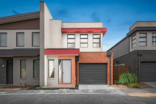 18 Hakea Place (1/12)