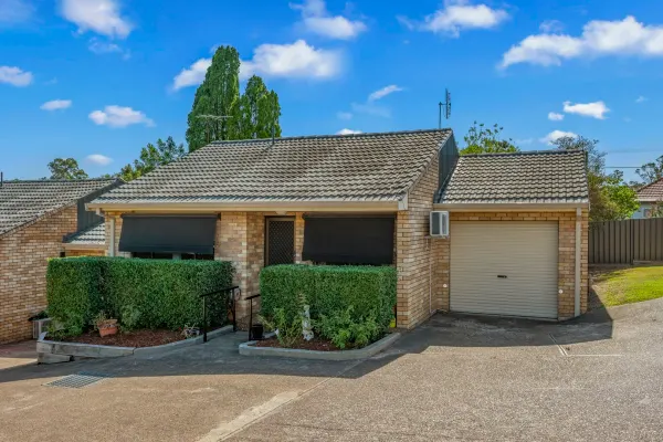 2/1 Kerrie Close (1/20)