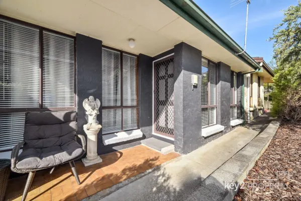 2/102 Talbot Road (1/3)