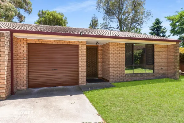 2/11 Moad Street (1/12)