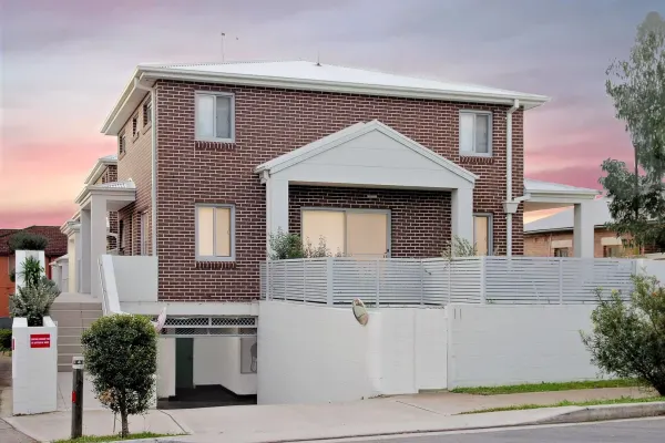 2/111 Yangoora Road (1/16)