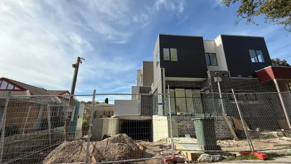 2/12 Burwood Avenue (1/7)
