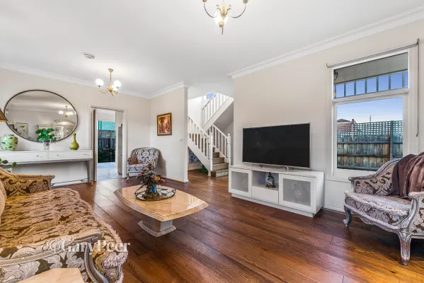 2/32 Burke Road (1/11)