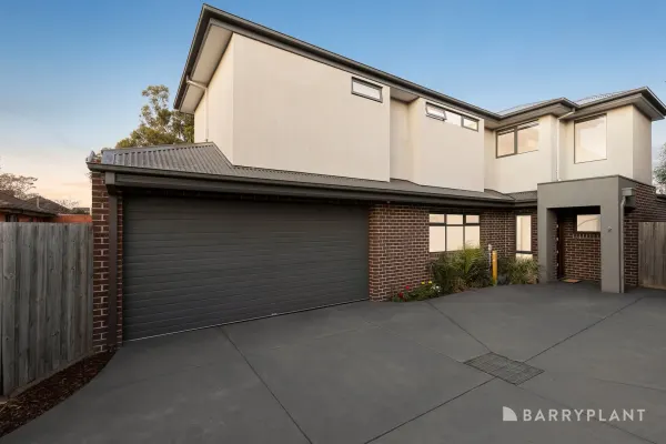 2/32 Burns Avenue (1/12)